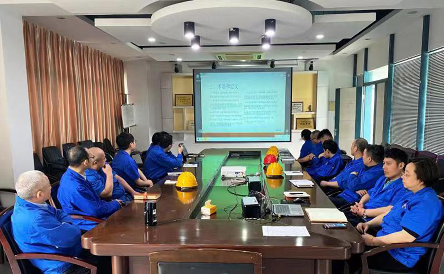 電滾筒公司組織管理團(tuán)隊(duì)參加安標(biāo)換版云直播培訓(xùn).jpg 電滾筒公司組織管理團(tuán)隊(duì)參加安標(biāo)換版云直播培訓(xùn).jpg