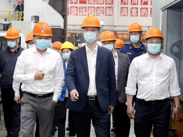 市政府黨組成員、新區(qū)黨工委副書記錢洪文蒞臨我司考察指導(dǎo).jpg